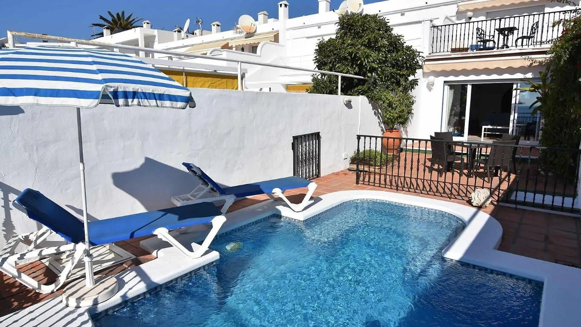 Ferienhaus Mit Privatpool Fuer 6 Personen Ca 106 Qm In Nerja, Andalusien Costa Del Sol